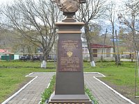 «Есть время разбрасывать камни,   а есть время их собирать…»