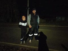 Отряд ЮИД и Родительский патруль МОУ ООШ рп Турки напоминают о необходимости световозвращающих элементов на одежде в тёмное время суток.