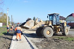 Заканчиваются работы по строительству тротуара на улице Больничной