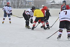 Хоккеисты разыграли переходящий кубок Турковского района 2023