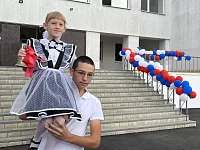 Крылья для полета в будущее: как Турковский район встретил 59 первоклассников