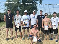 Пляжный волейбол в честь спортивного праздника