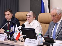 В Саратове спикеру Херсонской облдумы презентовали опыт участия ветеранов в программе «Наши герои»
