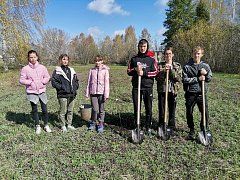 Перевесинские школьники заложили «Сад памяти»