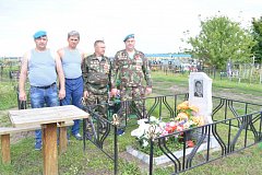 В честь дня ВДВ десантники почтили память тех, кто вечно в строю