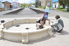 В Турках началась установка нового фонтана