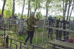 Турковчане совместно провели субботник на кладбище