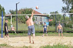 День физкультурника в Турках отметили пляжным волейболом и стриболом